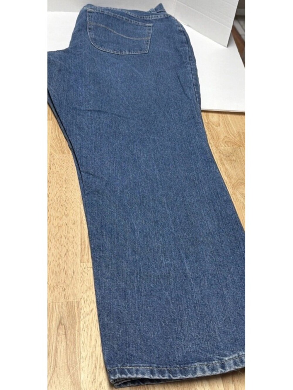 Lee Women’s 100% Cotton Relaxed Fit Straight Leg Jean 20W Med Length Med Wash